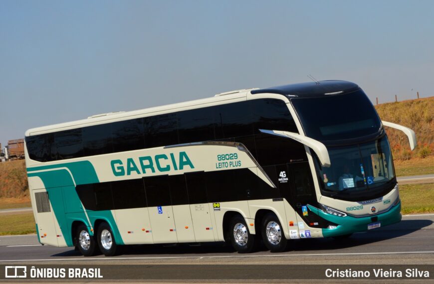 Viação Garcia lança ônibus G8 com pintura retrô clássica dos anos 90