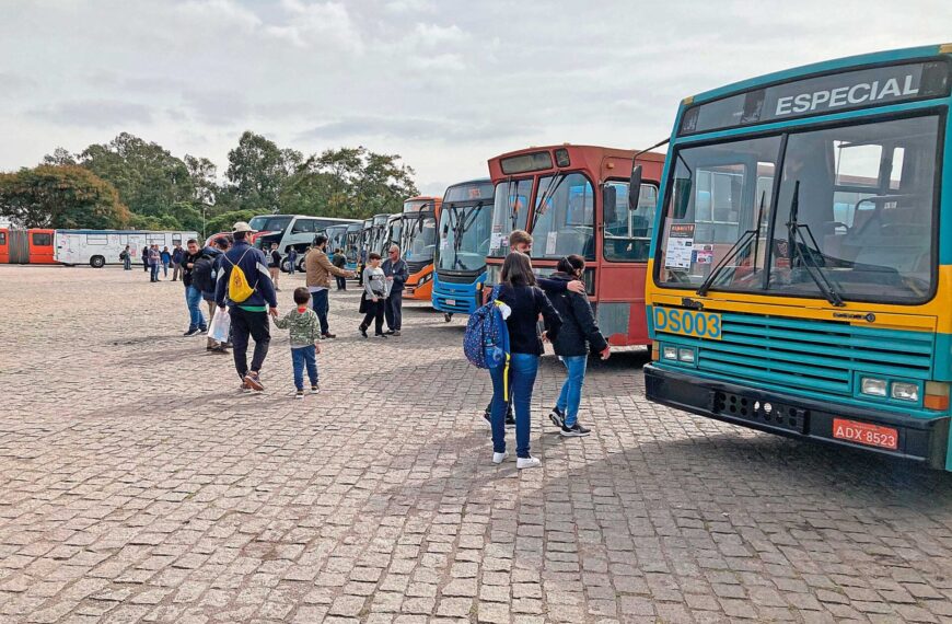 PR: De FNM e Cometa ao primeiro BRT – As joias de um encontro de ônibus antigos