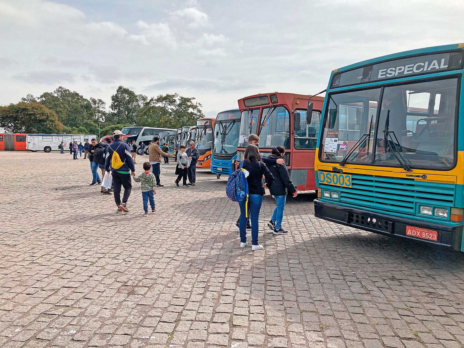PR: De FNM e Cometa ao primeiro BRT – As joias de um encontro de ônibus antigos