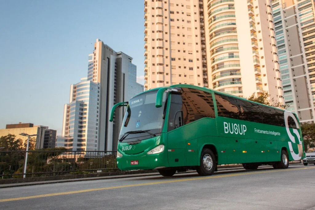 Tecnologia e IA reduzem custos e emissões no transporte fretado corporativo 2 BusUp site Technibus