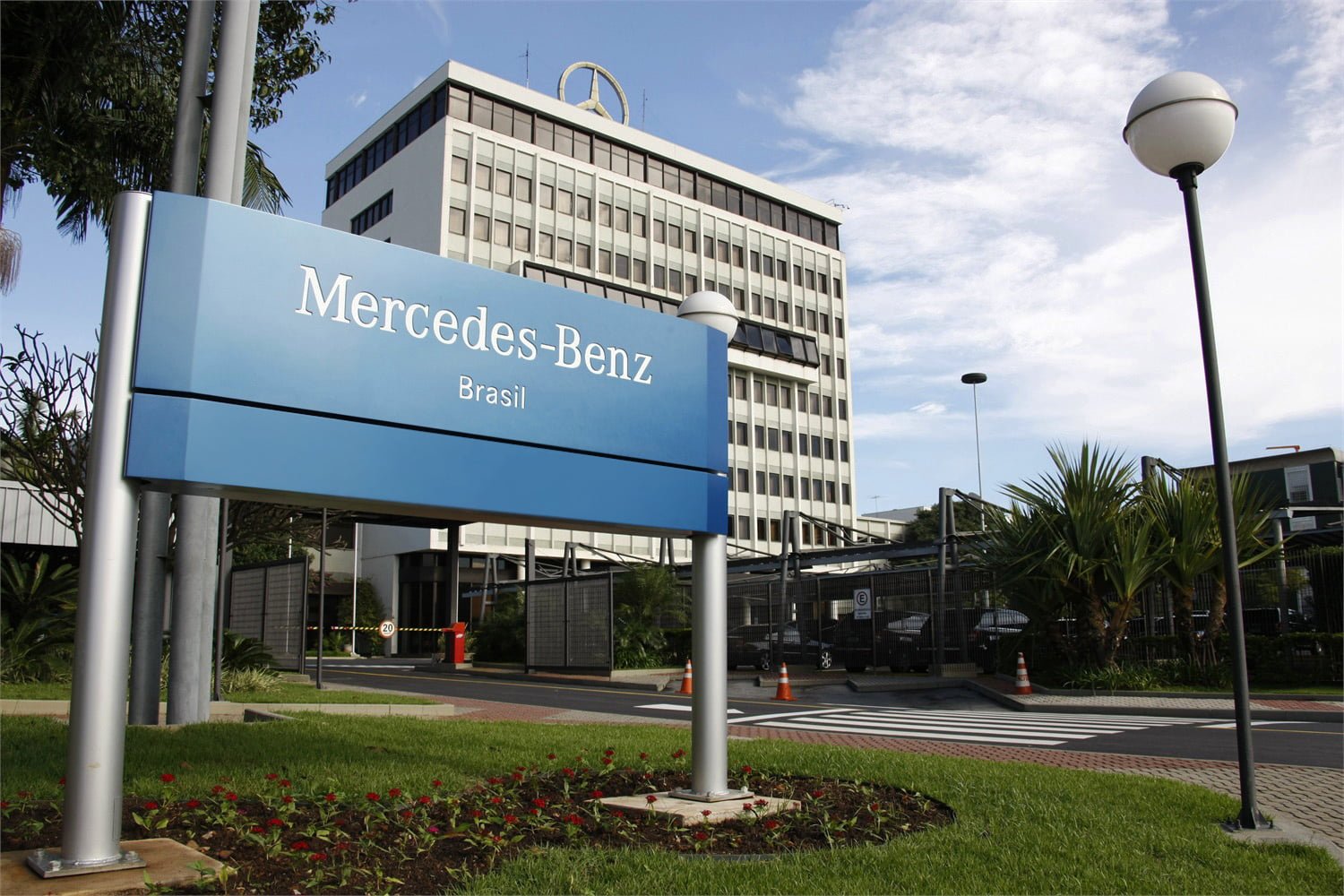 Mercedes-Benz e SENAI lançam novo curso de aprendizagem industrial focado em tecnologias do futuro