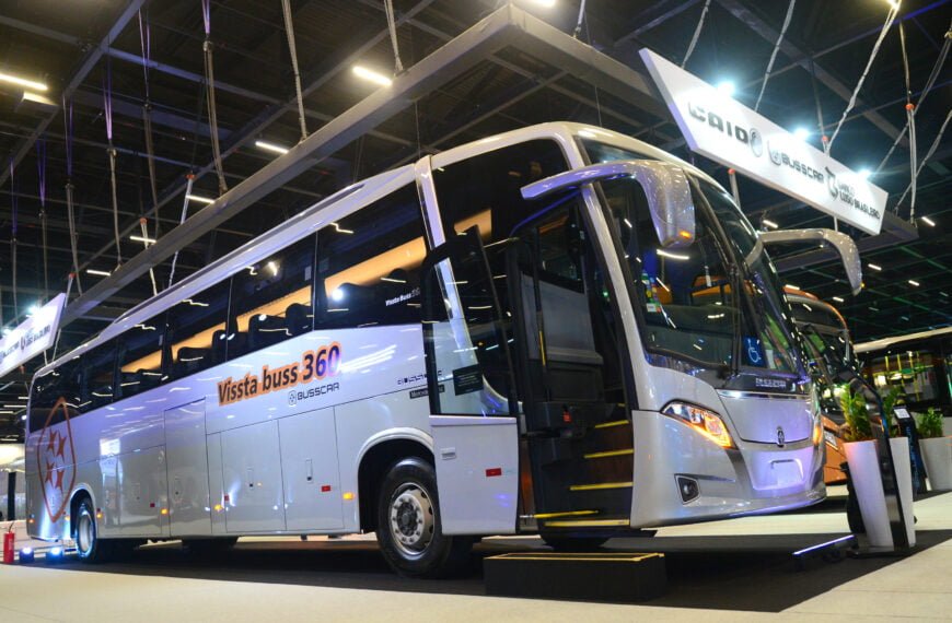 Busscar participa da LAT.BUS 2022 com três de suas estrelas: Vissta Buss DD, Vissta Buss 360 e El Buss 320L