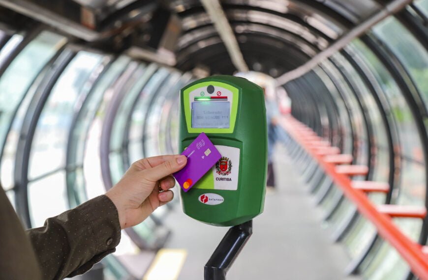 PR: Sistema de transporte de Curitiba passa a aceitar apenas cartão no pagamento da tarifa
