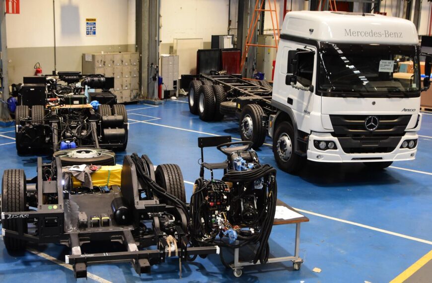 Mercedes-Benz realiza customização de chassis de ônibus e veículos CKD
