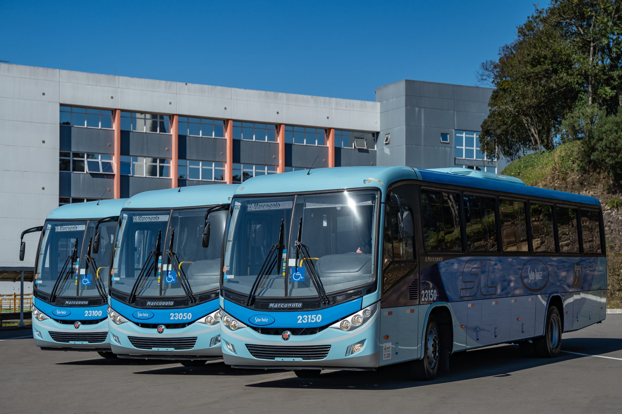 Mercedes-Benz vende 60 ônibus para operação de fretamento da Viação São Luiz em Minas Gerais