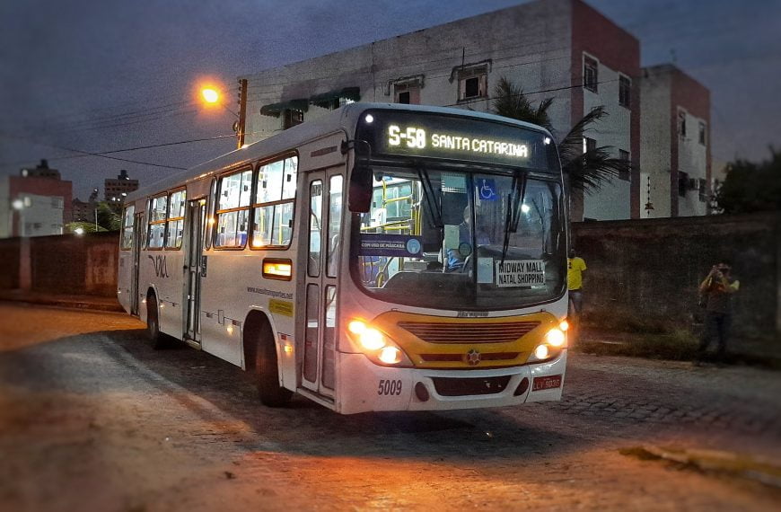 Obra de recapeamento asfáltico muda trajeto de linhas de ônibus em Natal