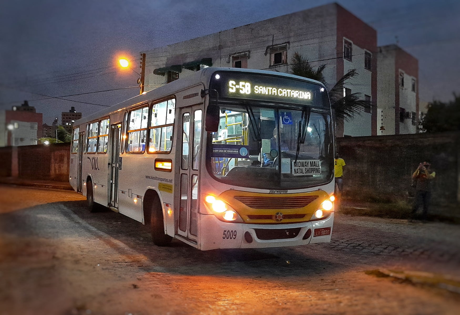 Obra de recapeamento asfáltico muda trajeto de linhas de ônibus em Natal