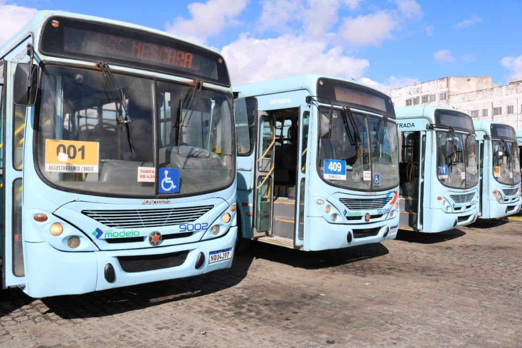 Aracaju determina retirada de ônibus com mais de 12 anos e ameaça empresas com perda de linhas 2 Ascom SMTT Prefeitura de Aracaju