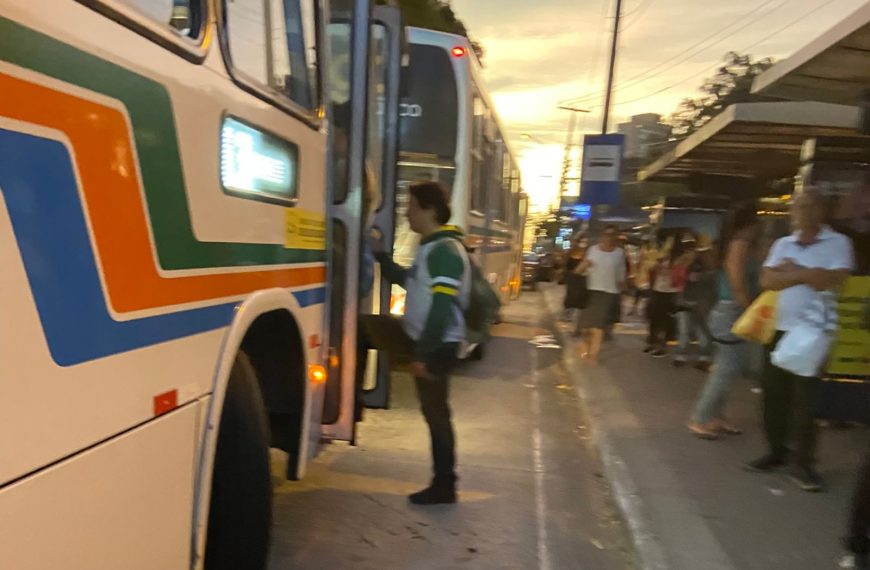 Vereador propõe adoção de paradas de ônibus por empresas em Natal