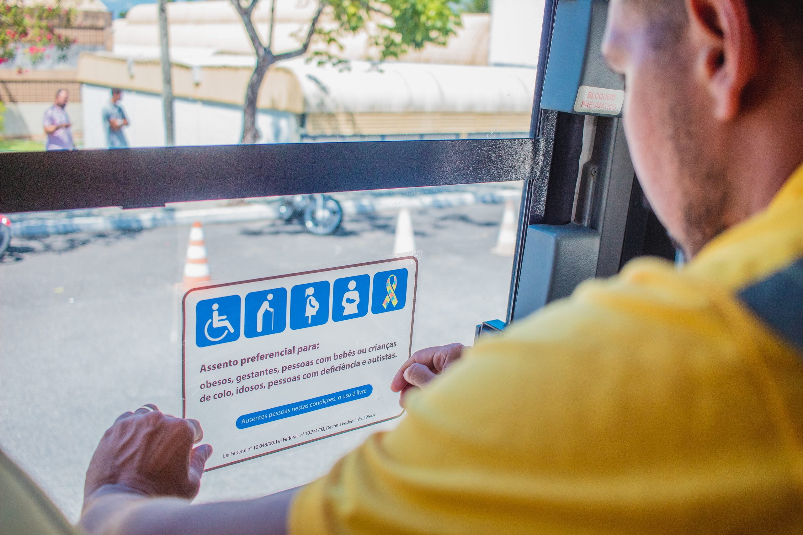 AL: Prefeitura lança campanha de conscientização das cadeiras preferenciais nos ônibus de Maceió