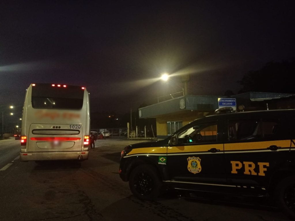 PRF e ANTT flagram irregularidades no transporte de passageiros em ônibus clandestinos na Fernão Dias 4 Divulgacao PRF