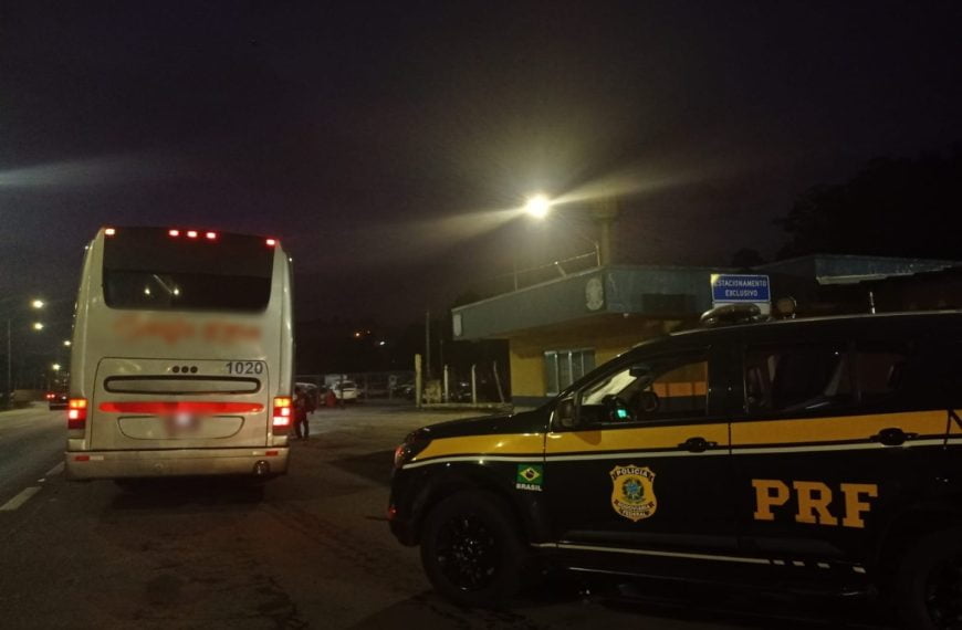PRF e ANTT flagram irregularidades no transporte de passageiros em ônibus clandestinos na Fernão Dias