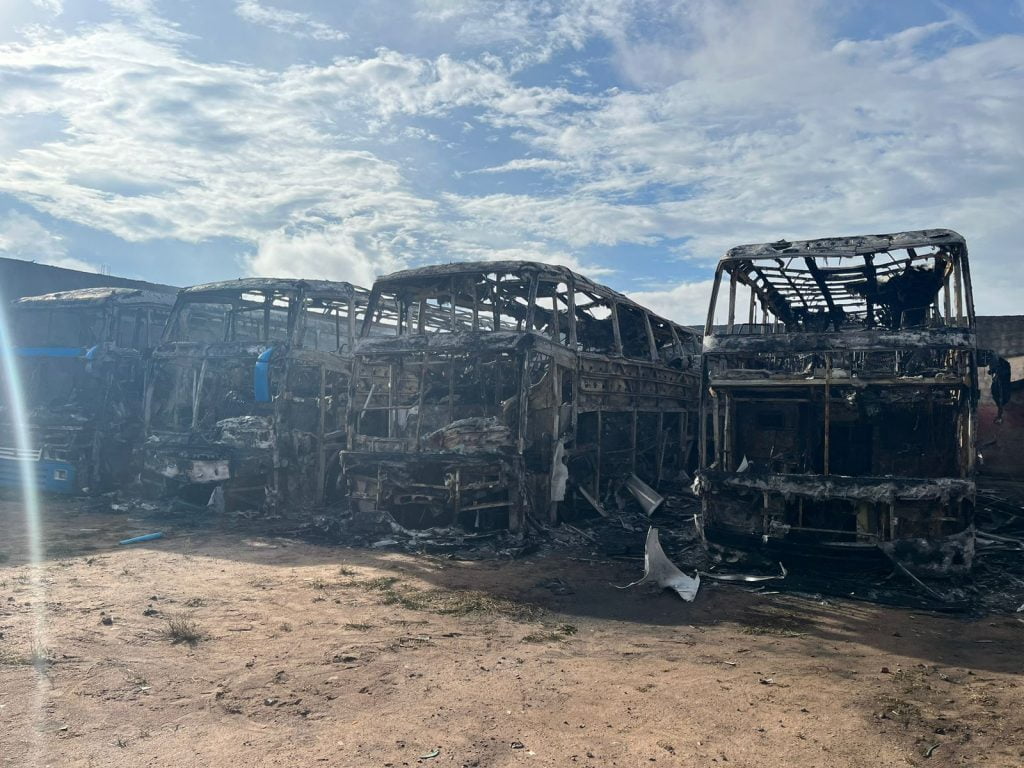 Após destruição de mais um ônibus, Natal volta a ficar sem atendimento de transporte público; Confira situação da circulação dos ônibus no RN 2 Vinicius Marinho