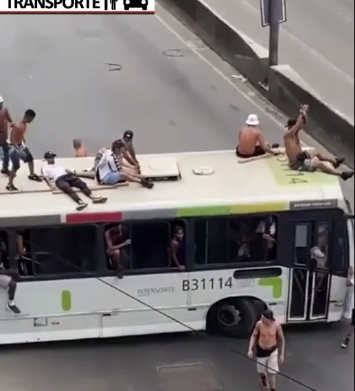 Mais de 100 ônibus foram vandalizados no Rio de Janeiro por criminosos após jogo Flamengo e Vasco