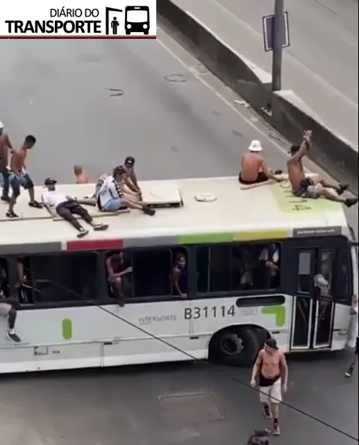 Mais de 100 ônibus foram vandalizados no Rio de Janeiro por criminosos após jogo Flamengo e Vasco