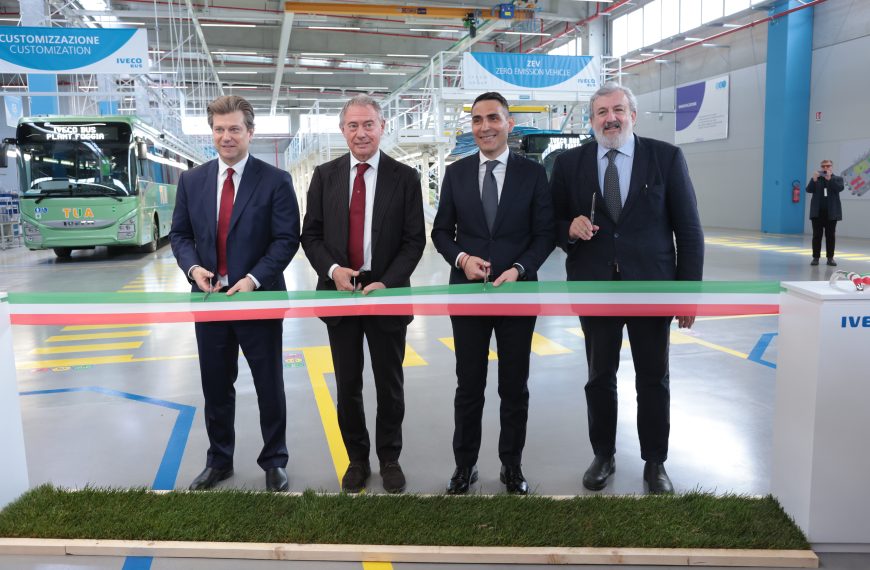 Internacional: Iveco Group inaugura nova fábrica em Foggia e volta a produzir ônibus na Itália