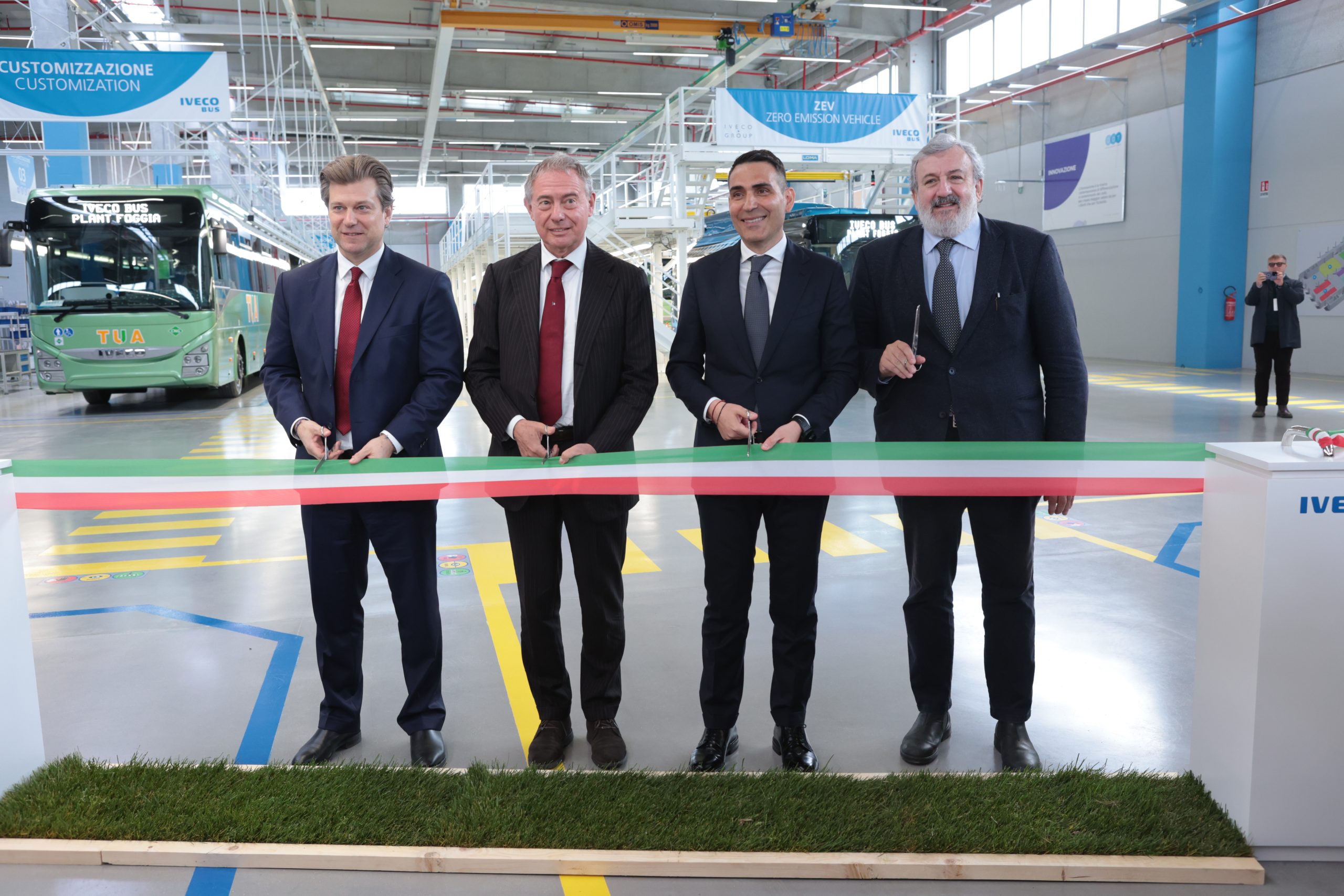 Internacional: Iveco Group inaugura nova fábrica em Foggia e volta a produzir ônibus na Itália