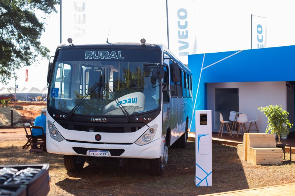 15 210 Bus Rural Iveco