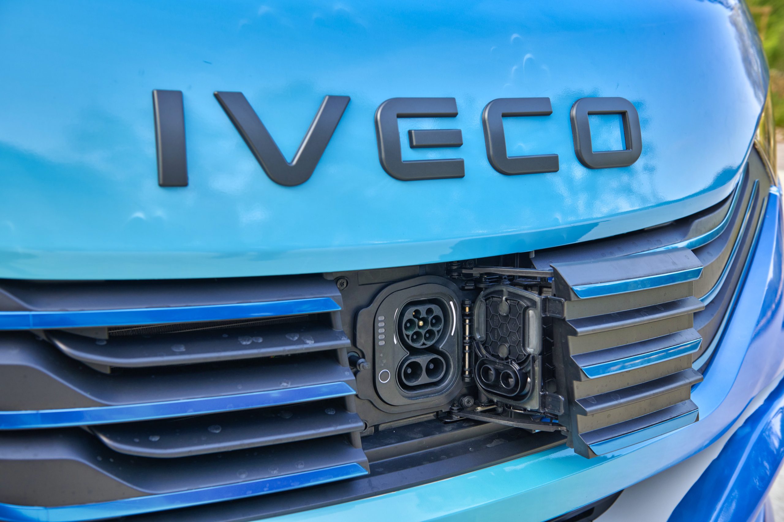 Iveco fecha acordos para fornecer até 4 mil ônibus de energia limpa à região de Paris