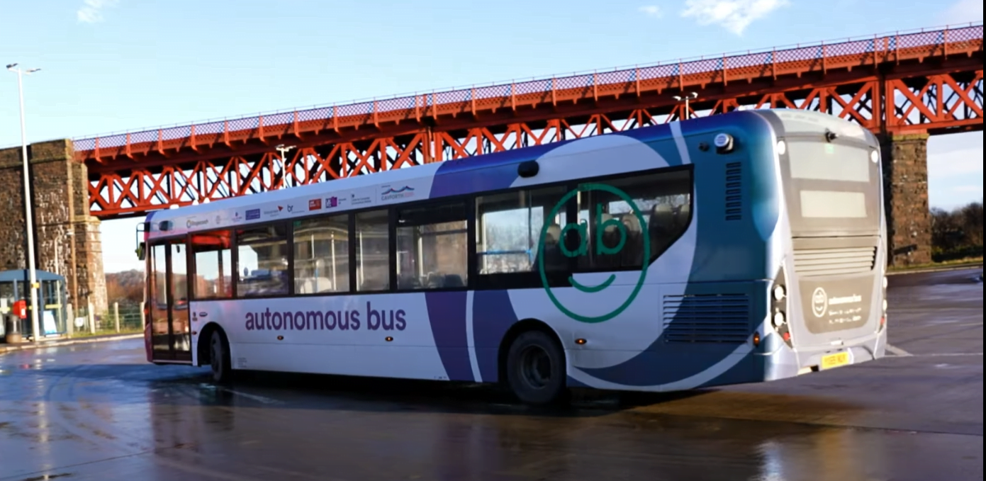 Internacional: Ônibus sem motoristas estão circulando no Reino Unido