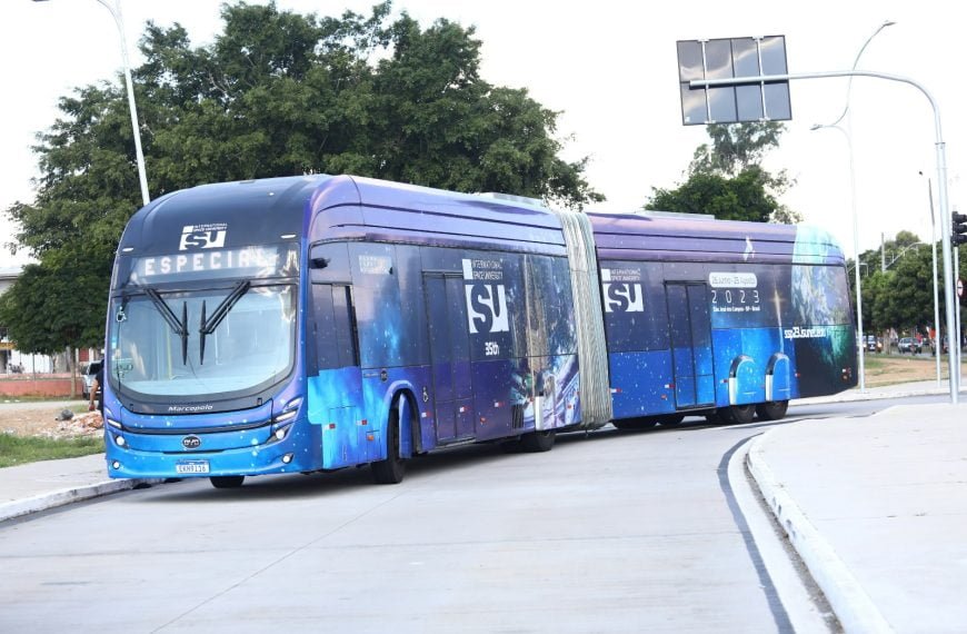 SP: Ônibus elétrico da BYD em São José dos Campos divulga maior evento de estudos espaciais do mundo