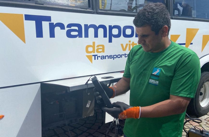 Despoluir: Programa faz demonstração de como mede emissão de poluentes em ônibus
