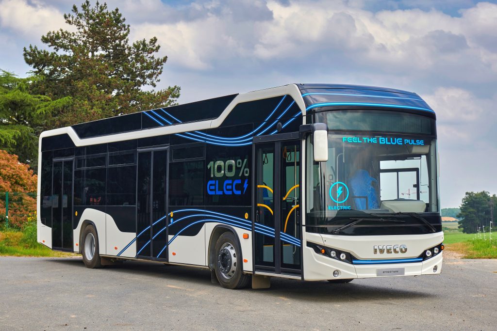 Internacional: Iveco lança nova versão do ônibus elétrico Streetway 2 Streetway 1 IVECO
