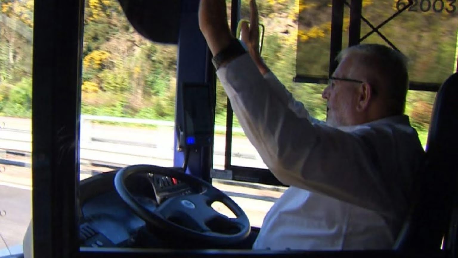 Internacional: Escócia começa a operar com ônibus urbanos autônomos