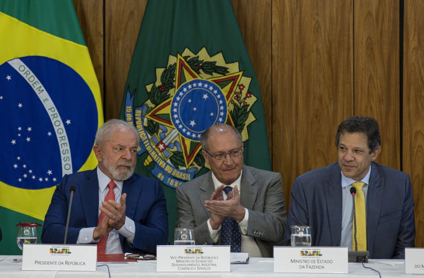 Programa de carros foi repaginado para focar em ônibus e caminhão, diz Haddad
