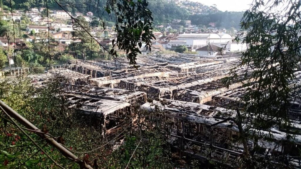 RJ: Laudo vê como criminoso incêndio em garagem de ônibus de Petrópolis 2 Divulgacao CBM RJ