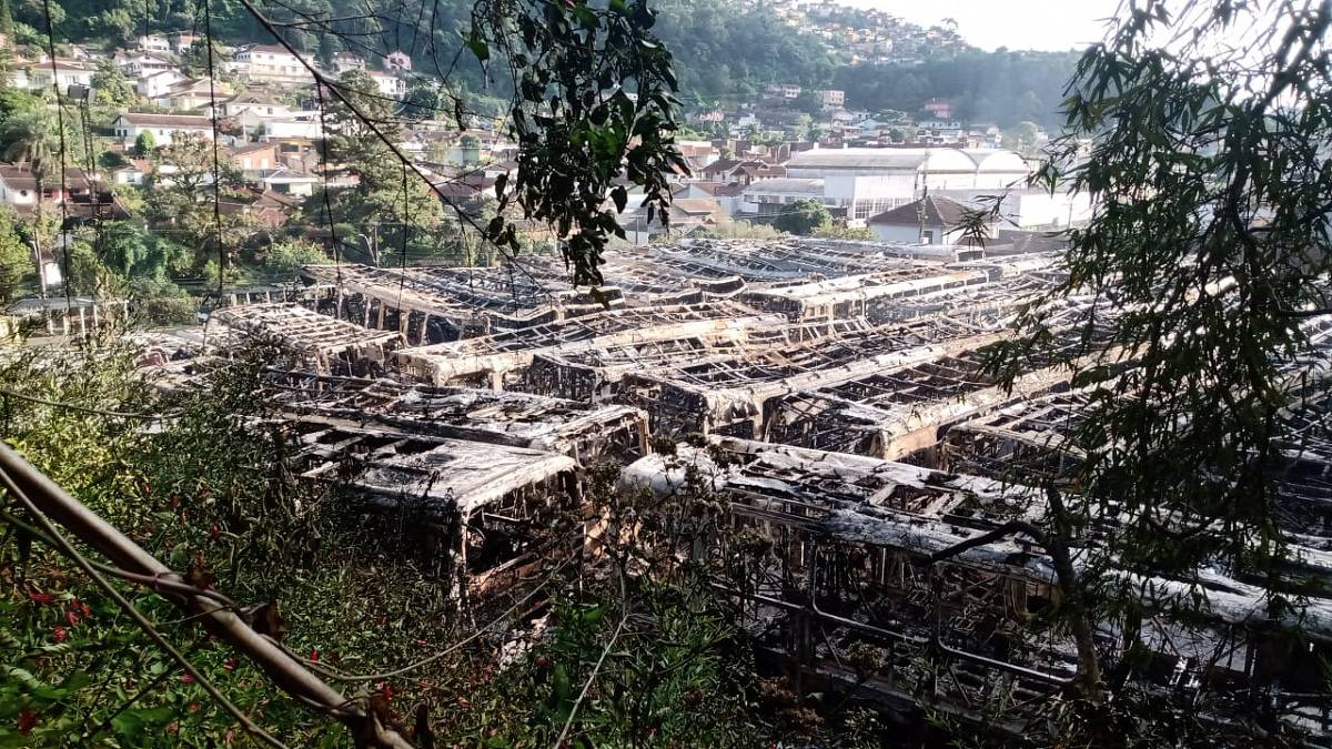 RJ: Laudo vê como criminoso incêndio em garagem de ônibus de Petrópolis