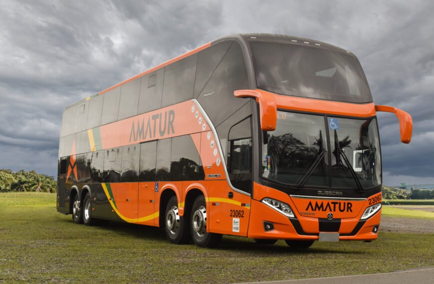 AP: Amatur recebe dois Vissta Buss DD da Busscar