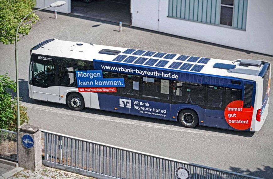 Internacional: Tecnologia permite equipar qualquer ônibus com painéis solares