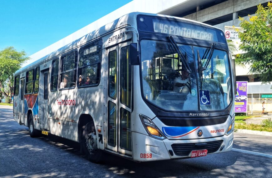 Avenida Roberto Freire enfrenta impasse na gestão das faixas exclusivas de ônibus em Natal