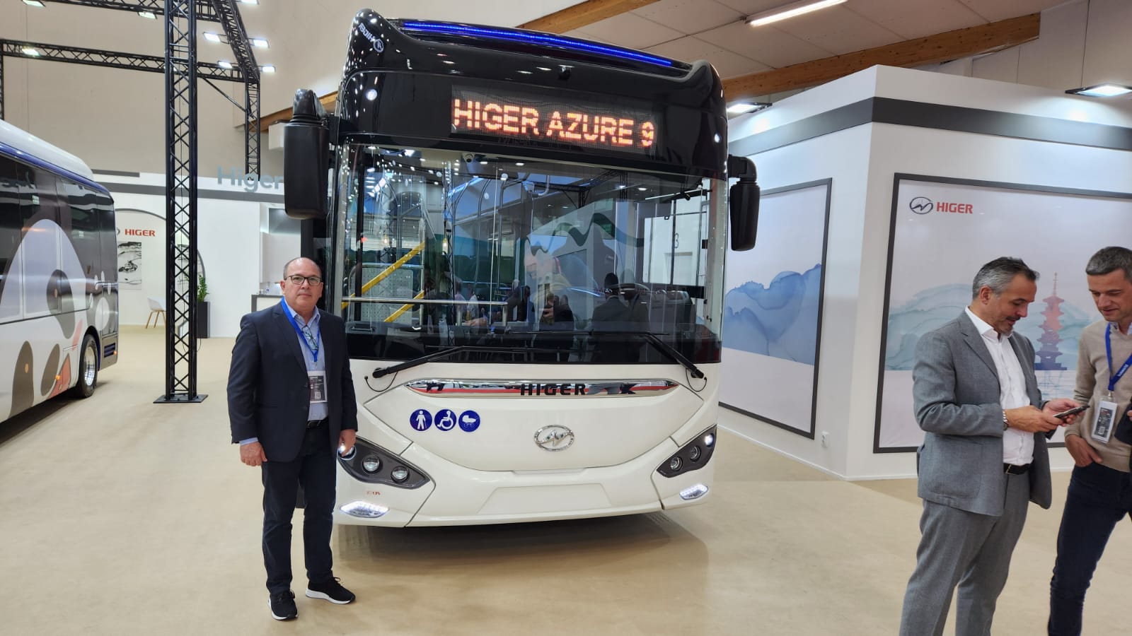 Higer Bus anuncia vinda do Azure 9 para o Brasil