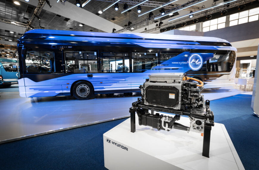 Iveco Group e Hyundai Motor Company apresentam novo ônibus urbano a hidrogênio na feira Busworld em Bruxelas
