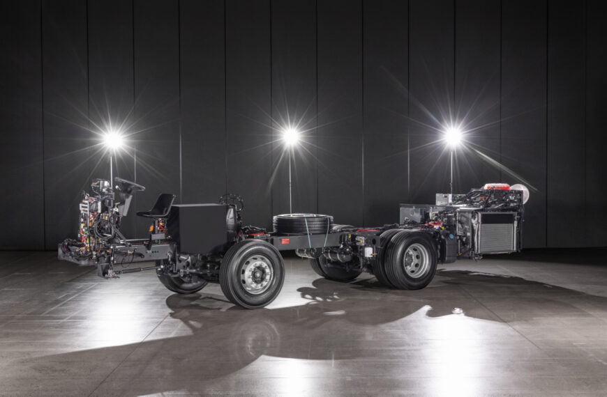 Volvo apresenta o B320R, novo chassi de ônibus versátil da marca