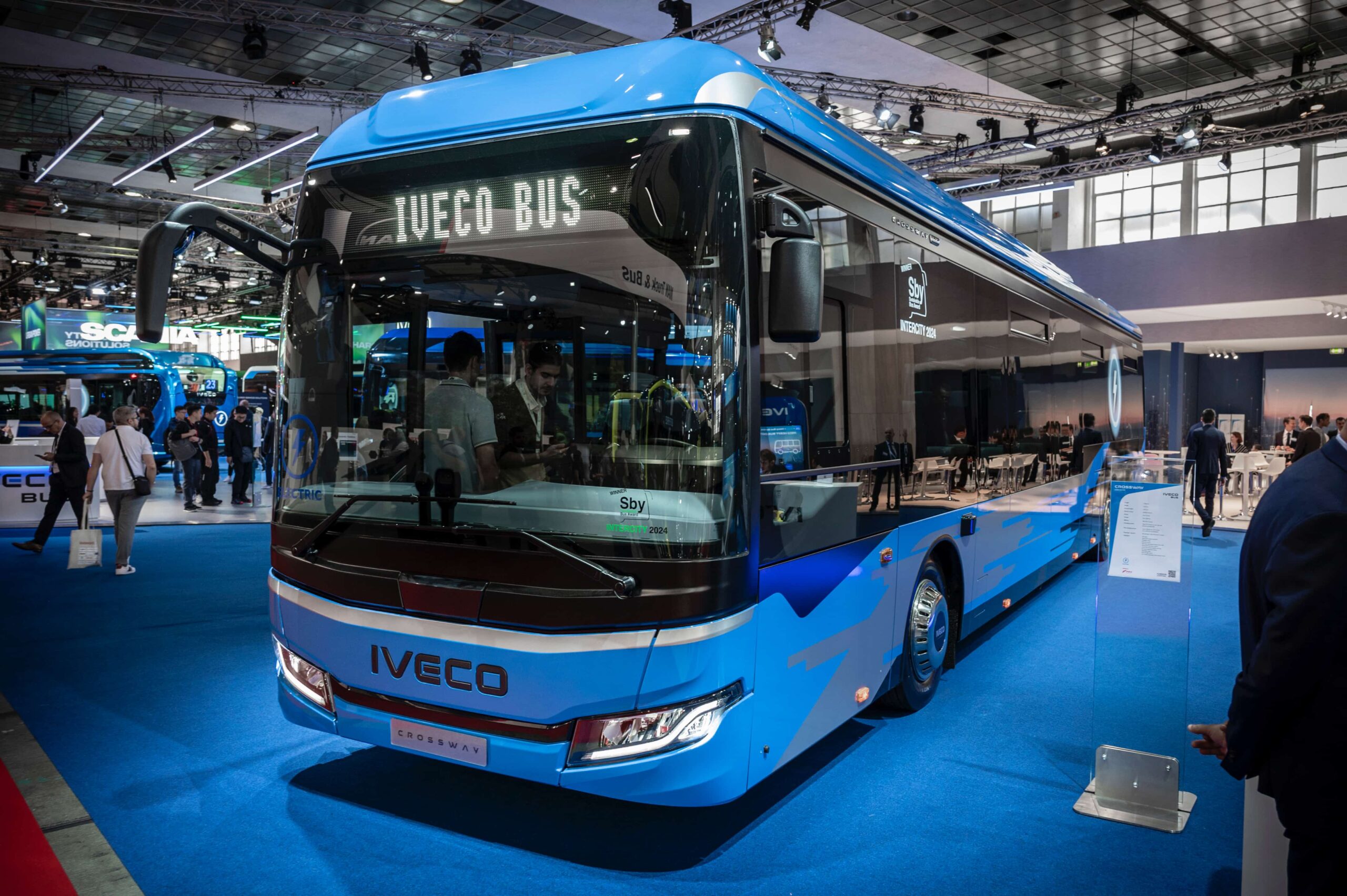 CROSSWAY LE ELEC, da Iveco, vence o prêmio de sustentabilidade ‘Bus of the Year 2024’