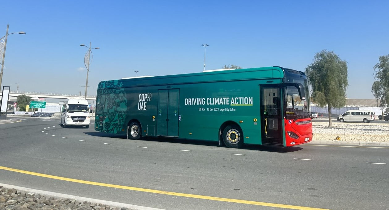 Internacional: Higer marca presença na COP28 com ônibus elétrico que circula no Brasil