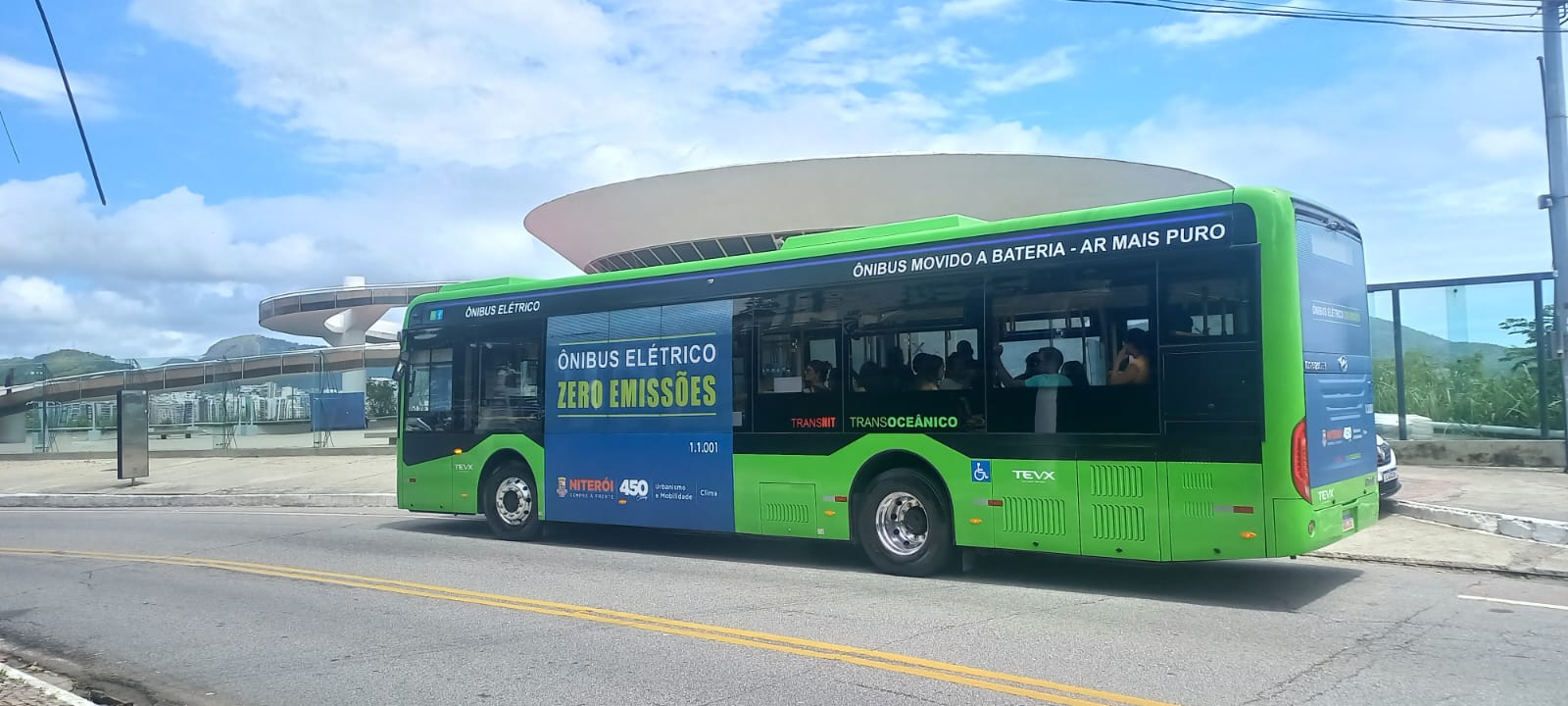 RJ: Ônibus elétrico da Higer circula, em fase de testes, em Niterói