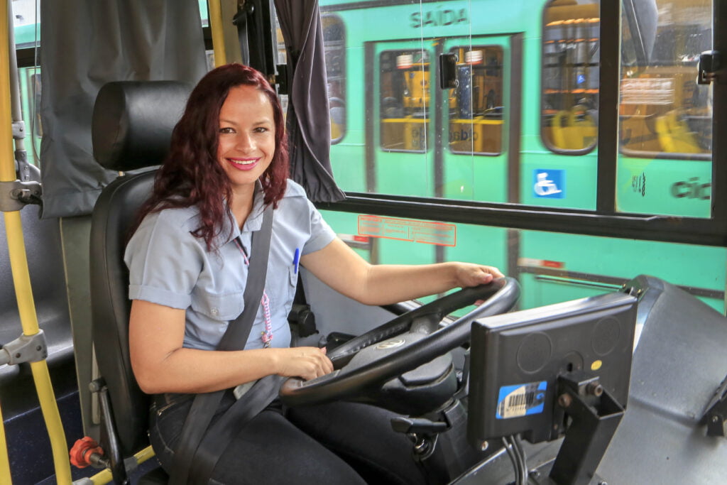 Projeto de Lei propõe gratuidade na emissão da CNH para mulheres que querem dirigir ônibus ou caminhão 2 00191712 Prefeitura de Curitiba