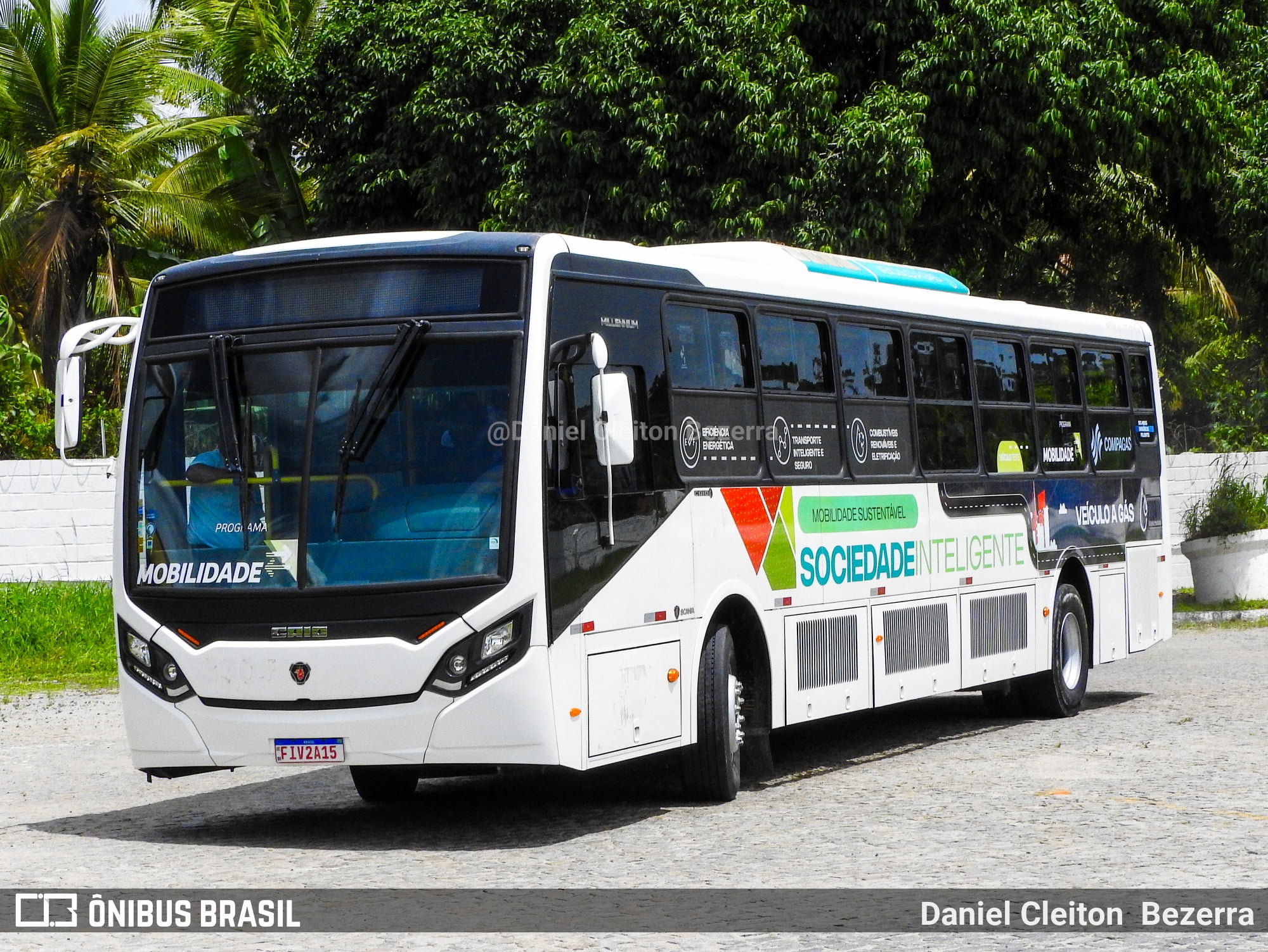 Teste com ônibus movido a gás natural chega a mais uma linha do grande Recife