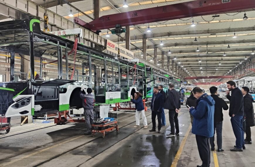 Comitiva de sindicato de metalúrgicos visita fábrica da TEVX Higer na China