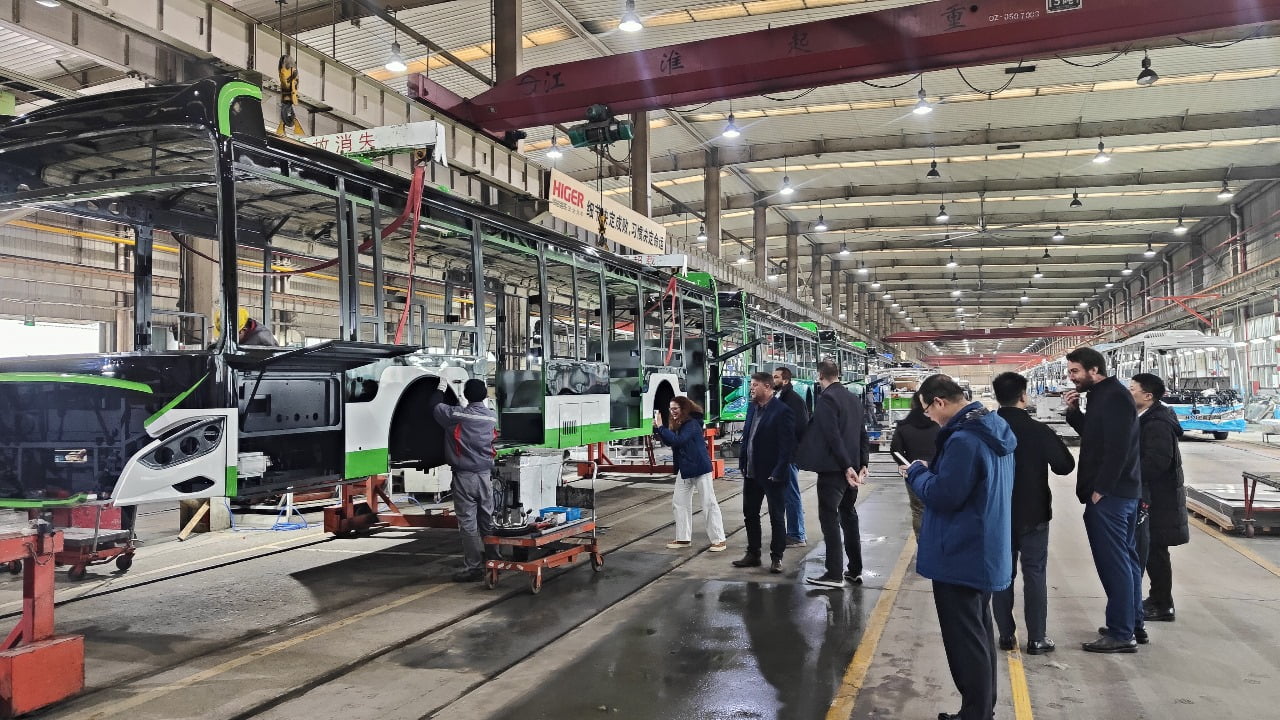 Comitiva de sindicato de metalúrgicos visita fábrica da TEVX Higer na China