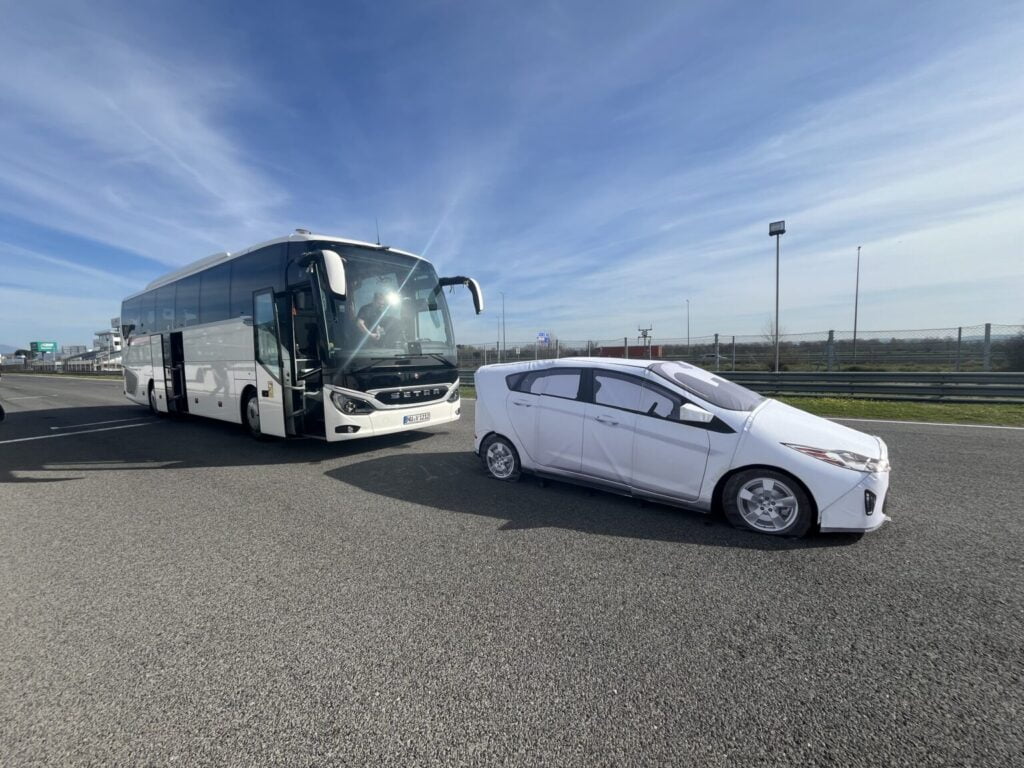 Novos sistemas de segurança são implantados em ônibus da Mercedes-Benz na Europa e podem vir para o Brasil 2 IMG 9384 1536x1152 Estadao