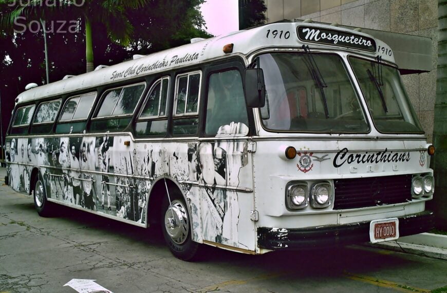Corinthians e Caio Induscar anunciam reforma do ônibus "Mosqueteiro I"