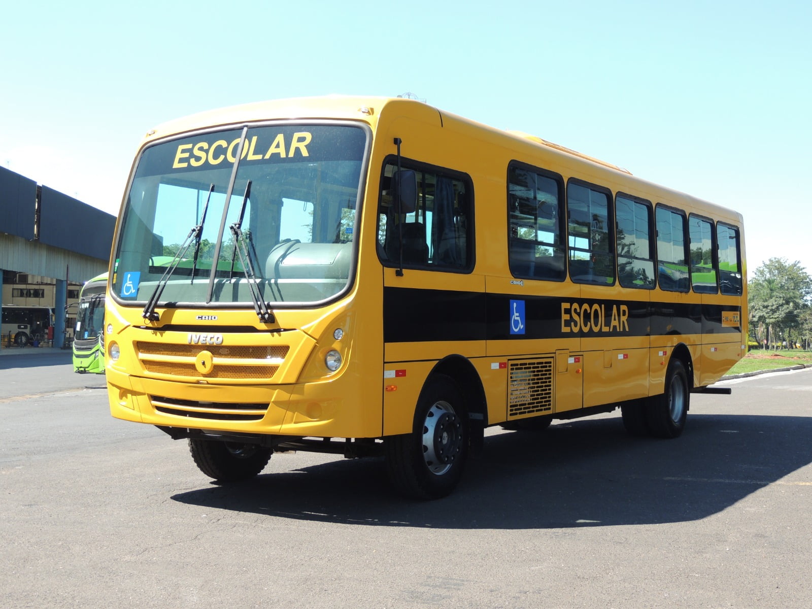 Iveco lança site para prefeituras escolherem configuração de ônibus do programa “Caminho da Escola”