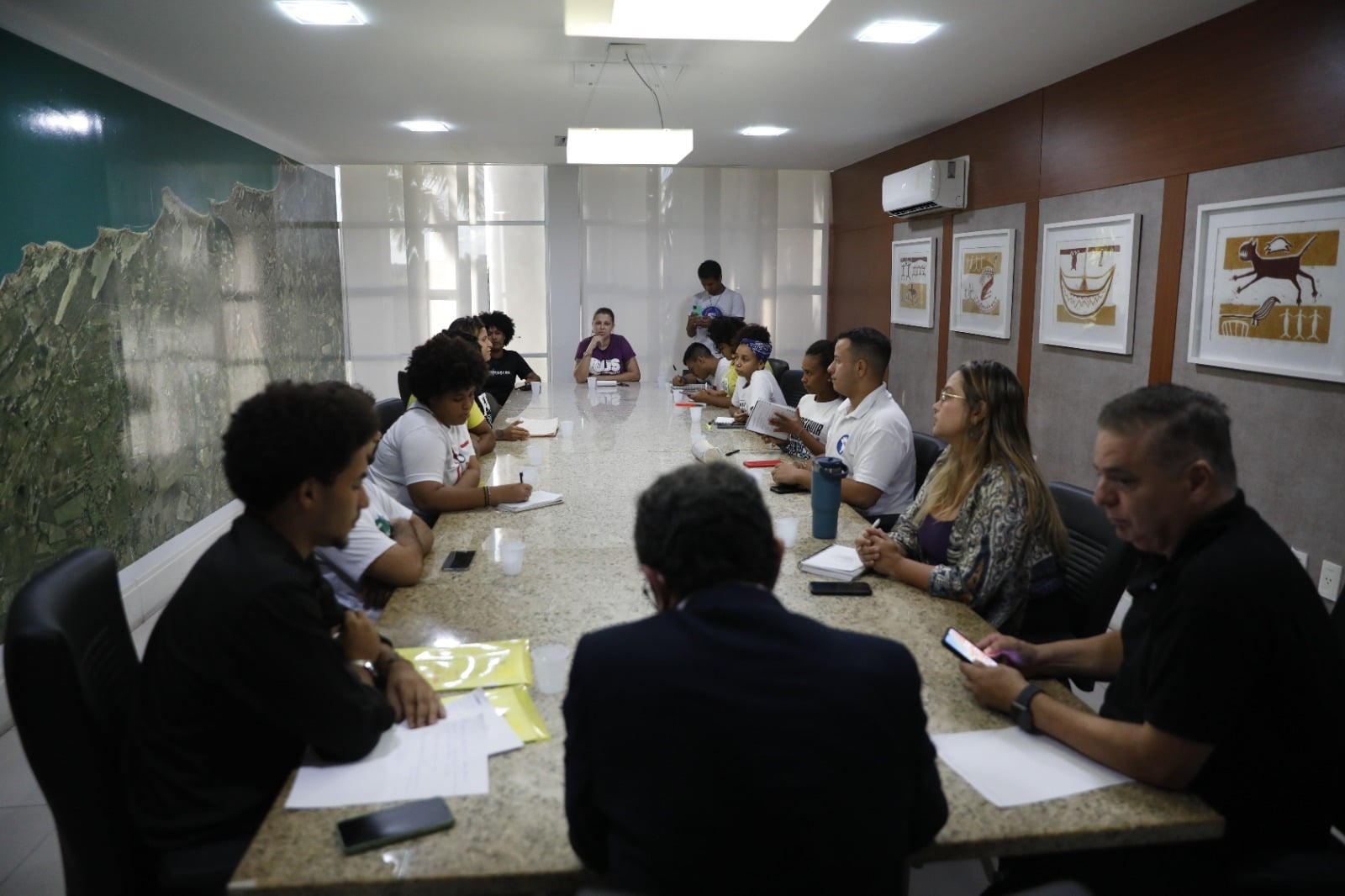 Governo do RN recebe representantes estudantis para discutir melhorias no transporte intermunicipal