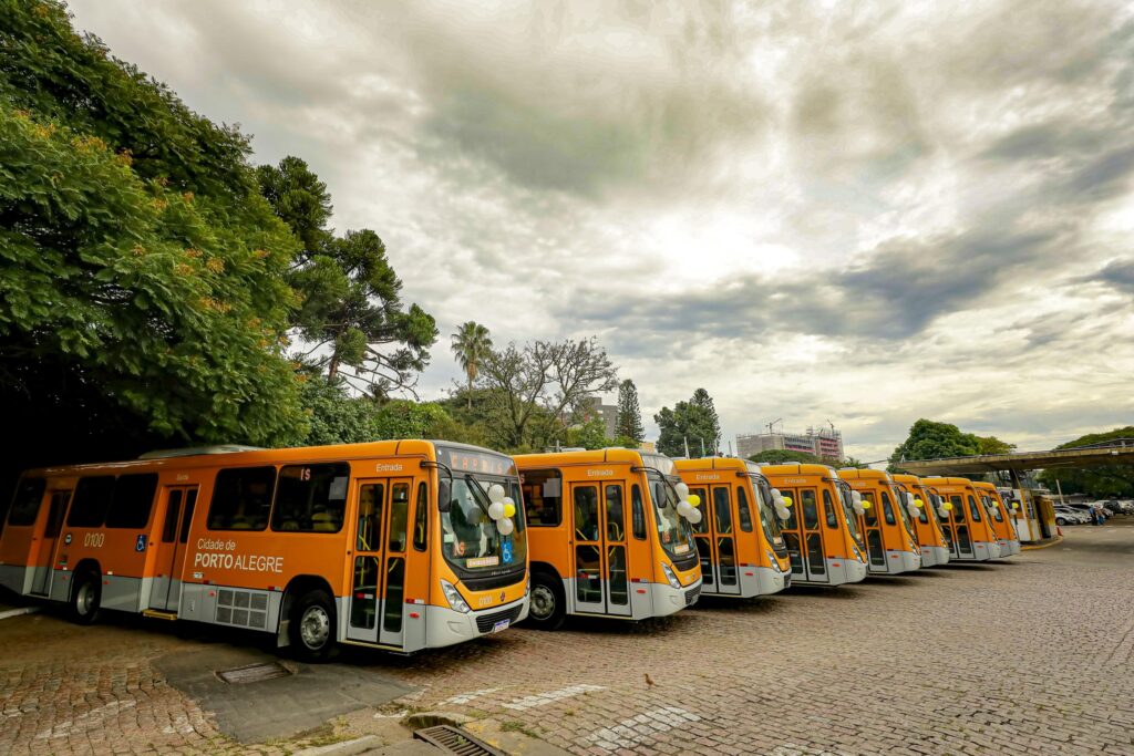 Porto Alegre recebe 10 ônibus novos para o transporte coletivo 2 22ABR2024 Alex Rocha Onibus Novos Carris 1 PMPA