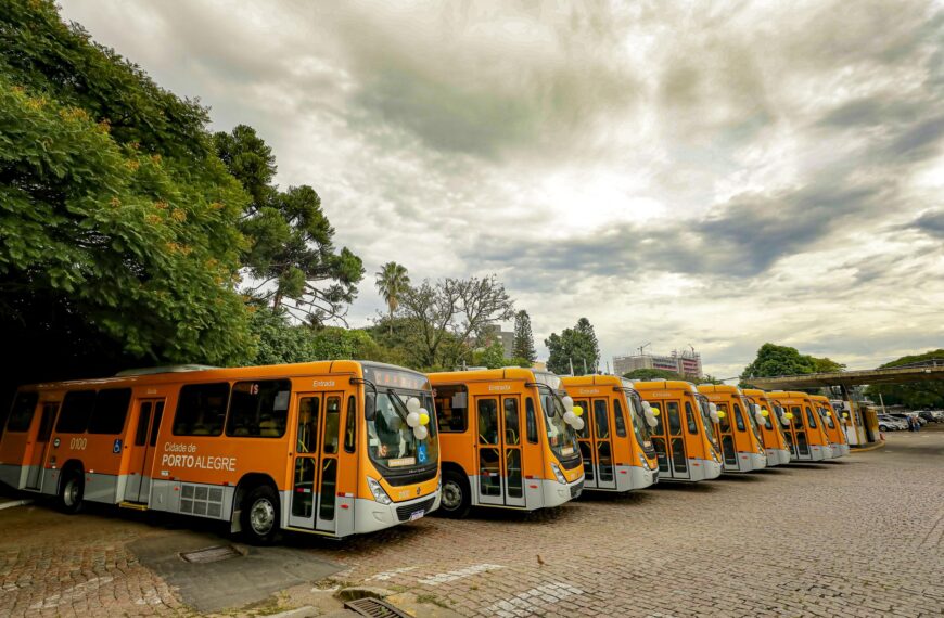 Porto Alegre recebe 10 ônibus novos para o transporte coletivo